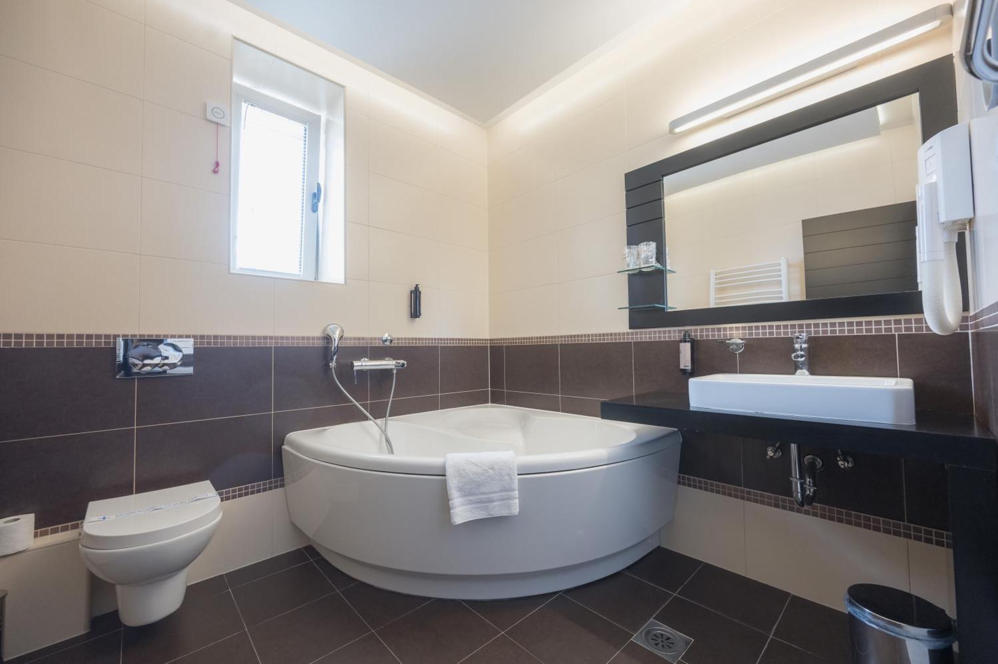 Hotel Sun Loznica Εξωτερικό φωτογραφία